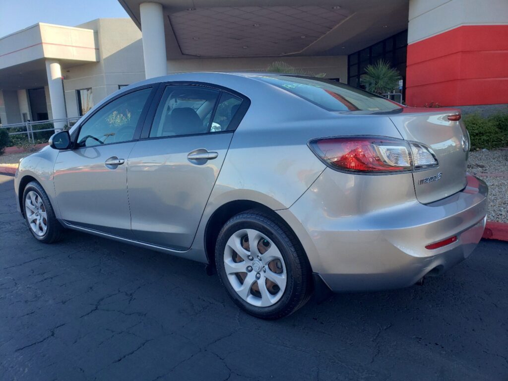 2013 Mazda Mazda3 i Sport
